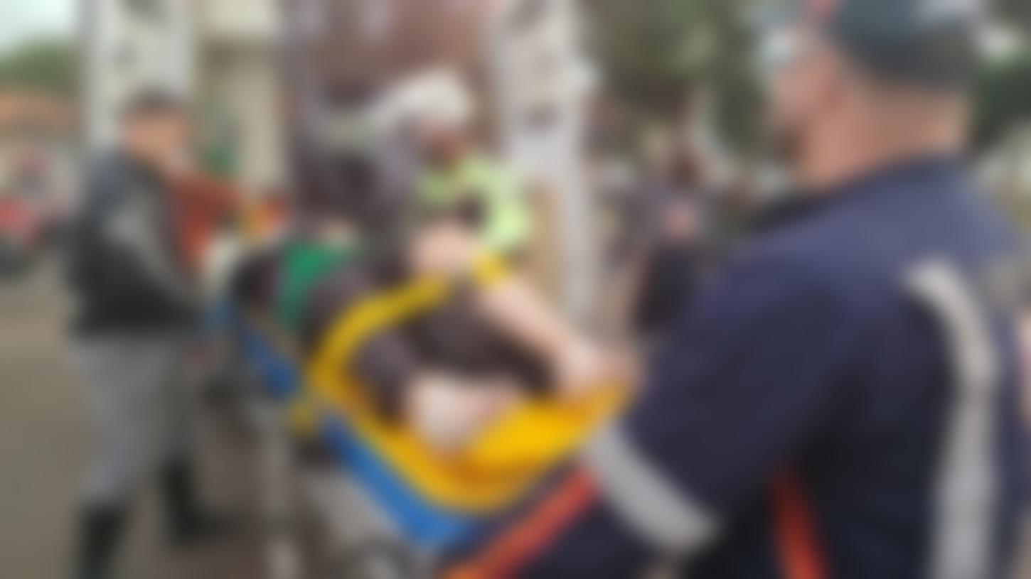 Colisão entre motocicletas deixa duas pessoas feridas na Estação