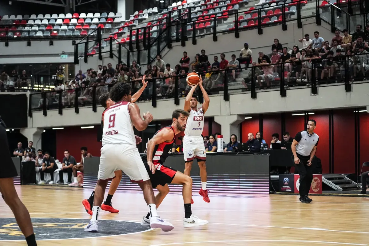 Franca vence o Instituto de Córdoba no chile e segue invicto na Champions