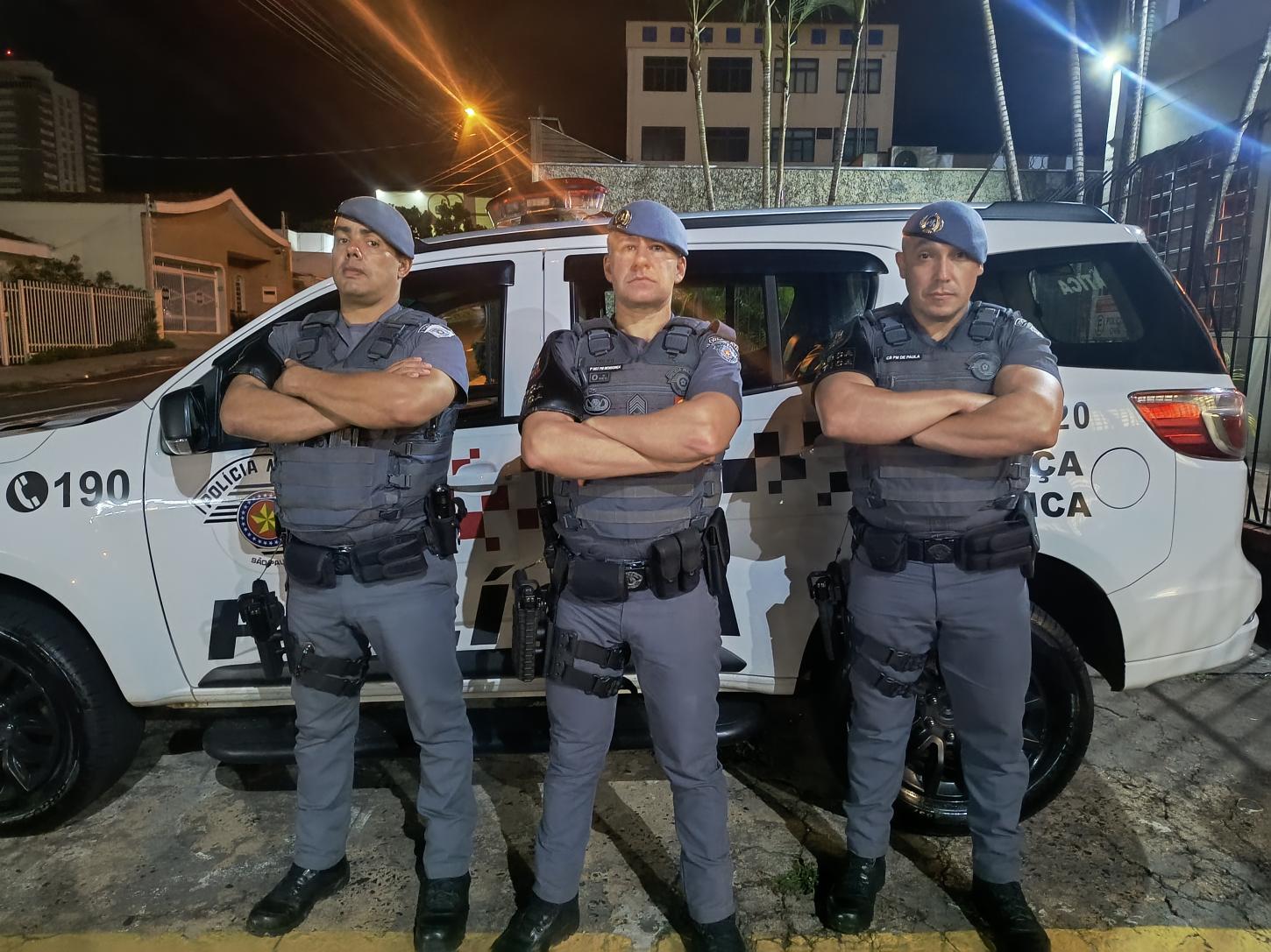 Força Tática prende homem e apreende adolescente por tráfico de drogas