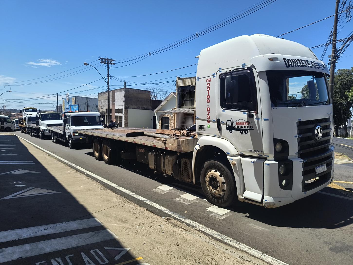Guincheiros fazem homenagem para amigo de trabalho vítima de possível mal súbito