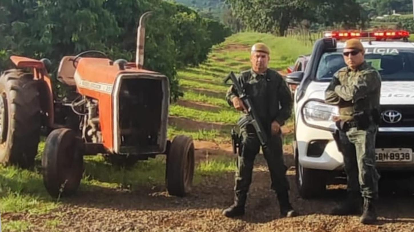 Polícia Militar Ambiental recupera trator furtado na zona rural