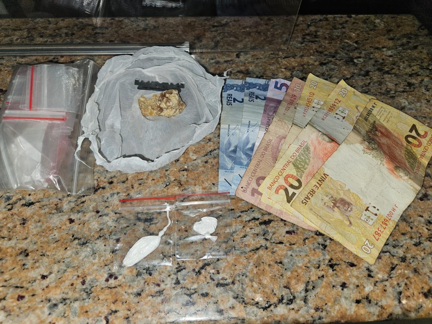 Adolescente é flagrado pela PM com drogas no City Petrópolis