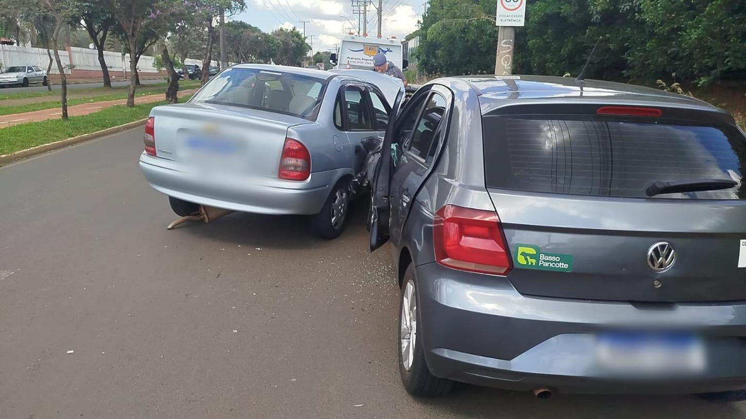 Colisão entre veículos deixa trânsito lento no Distrito Industrial