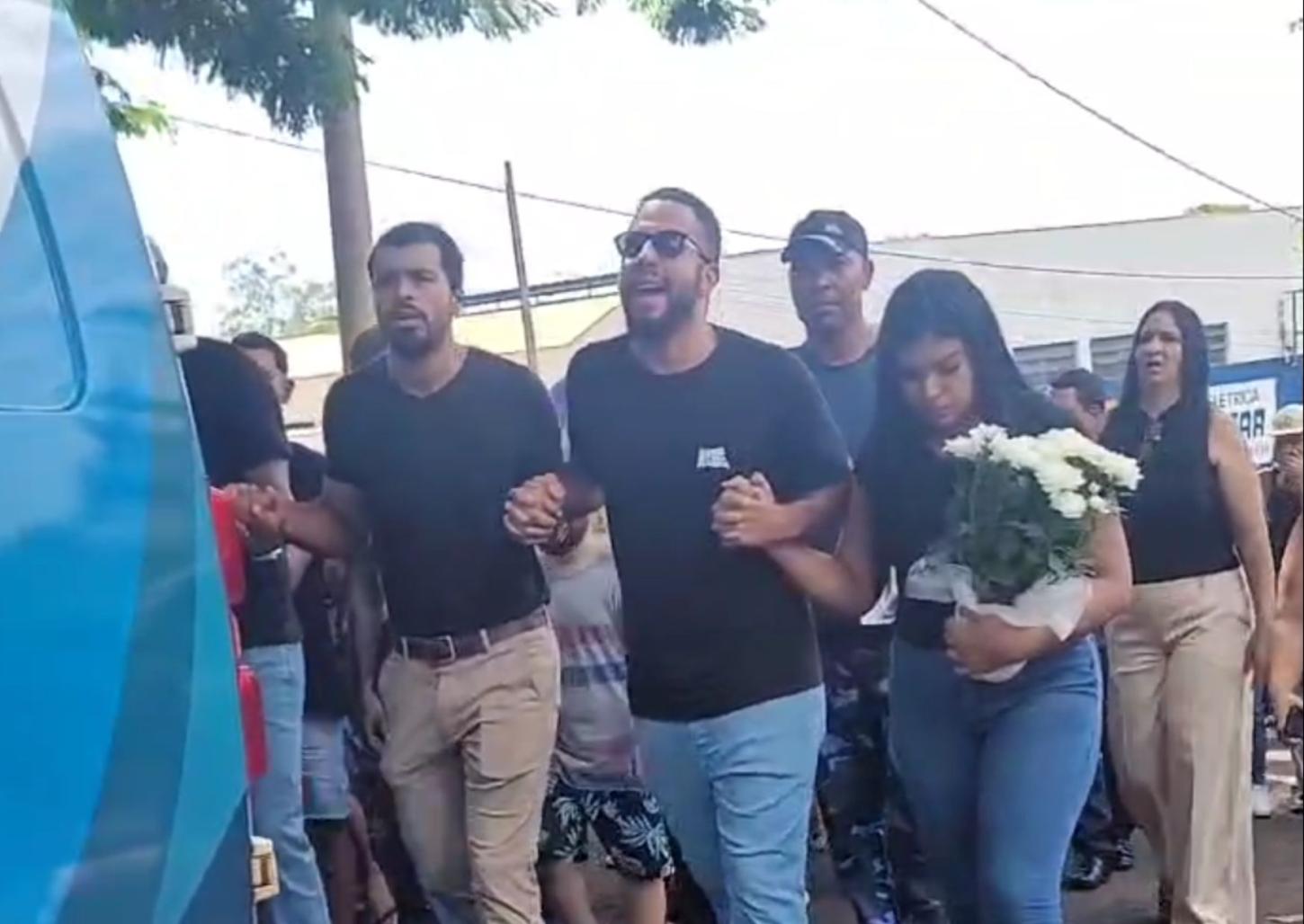 Estudantes que morreram em acidente são sepultados em São Joaquim da Barra