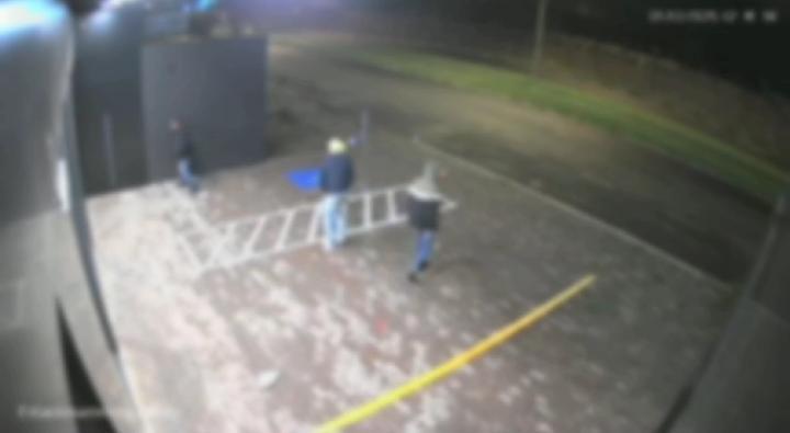 Loja da avenida São Vicente volta a ser alvo de bandidos em tentativa de furto