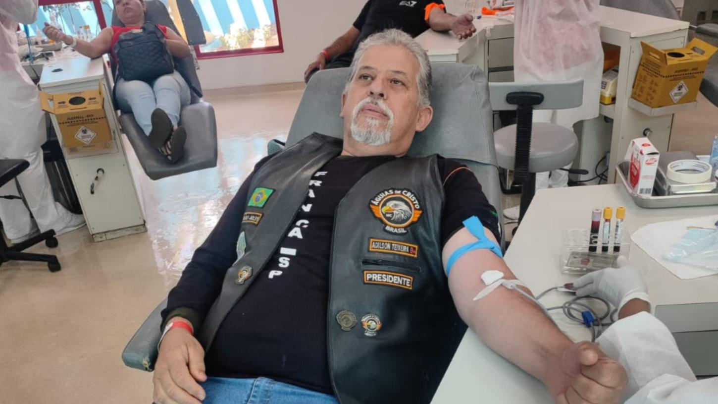 Integrantes do Moto clube Águias de Cristo fazem doação de sangue