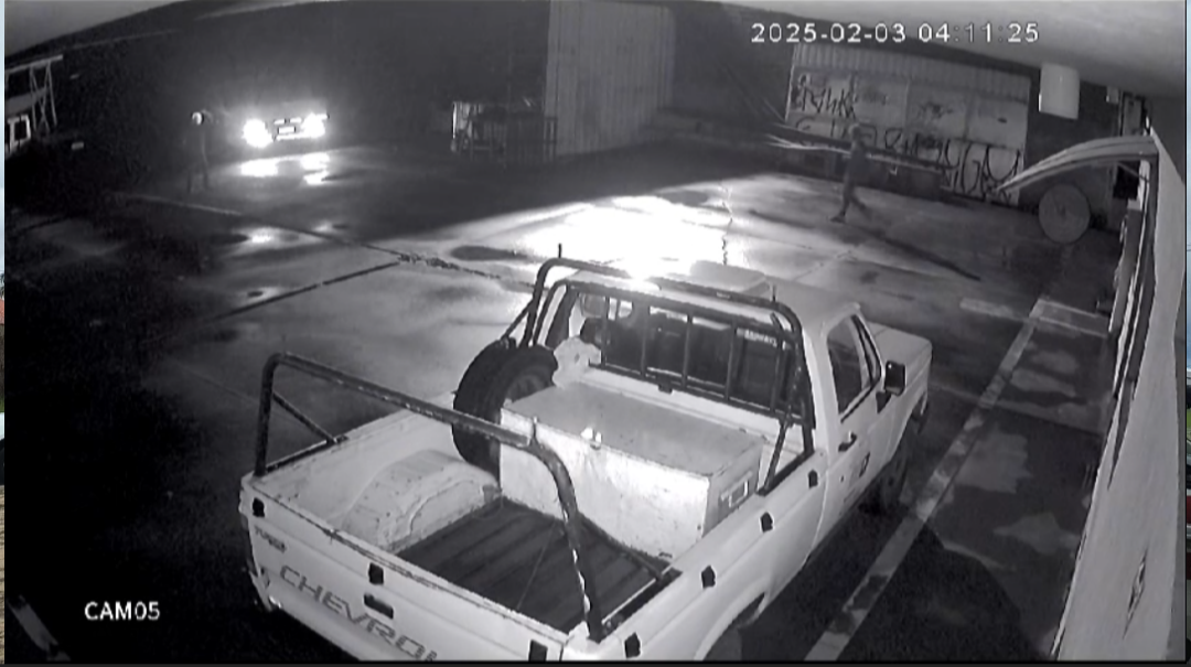 Polícia procura quadrilha que furtou máquinas e caminhão de empresa