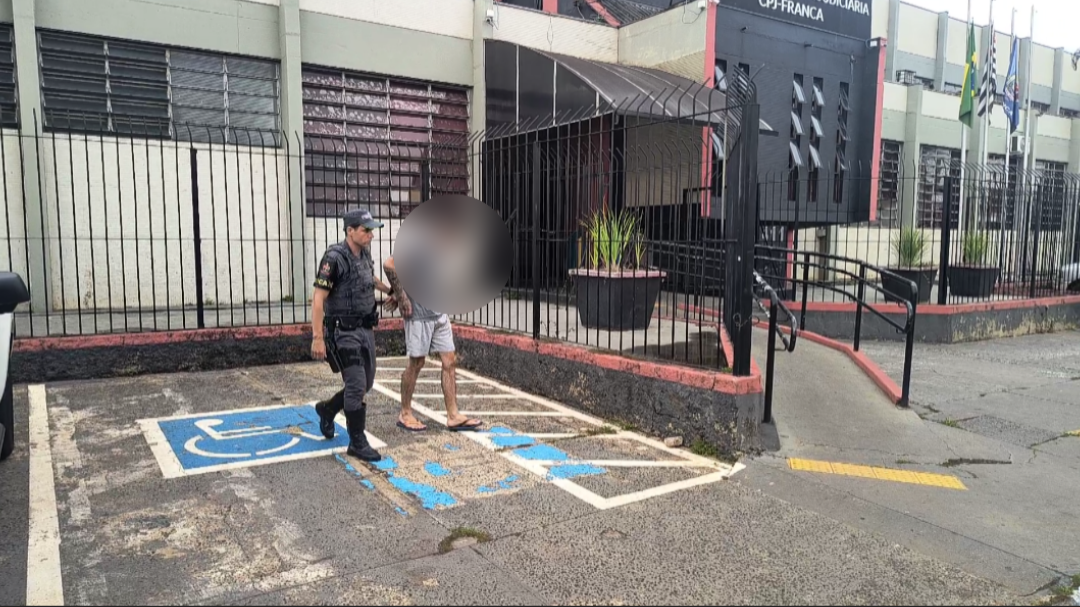 Ladrão é preso pela Rocam após descer de veículo de aplicativo na zona oeste