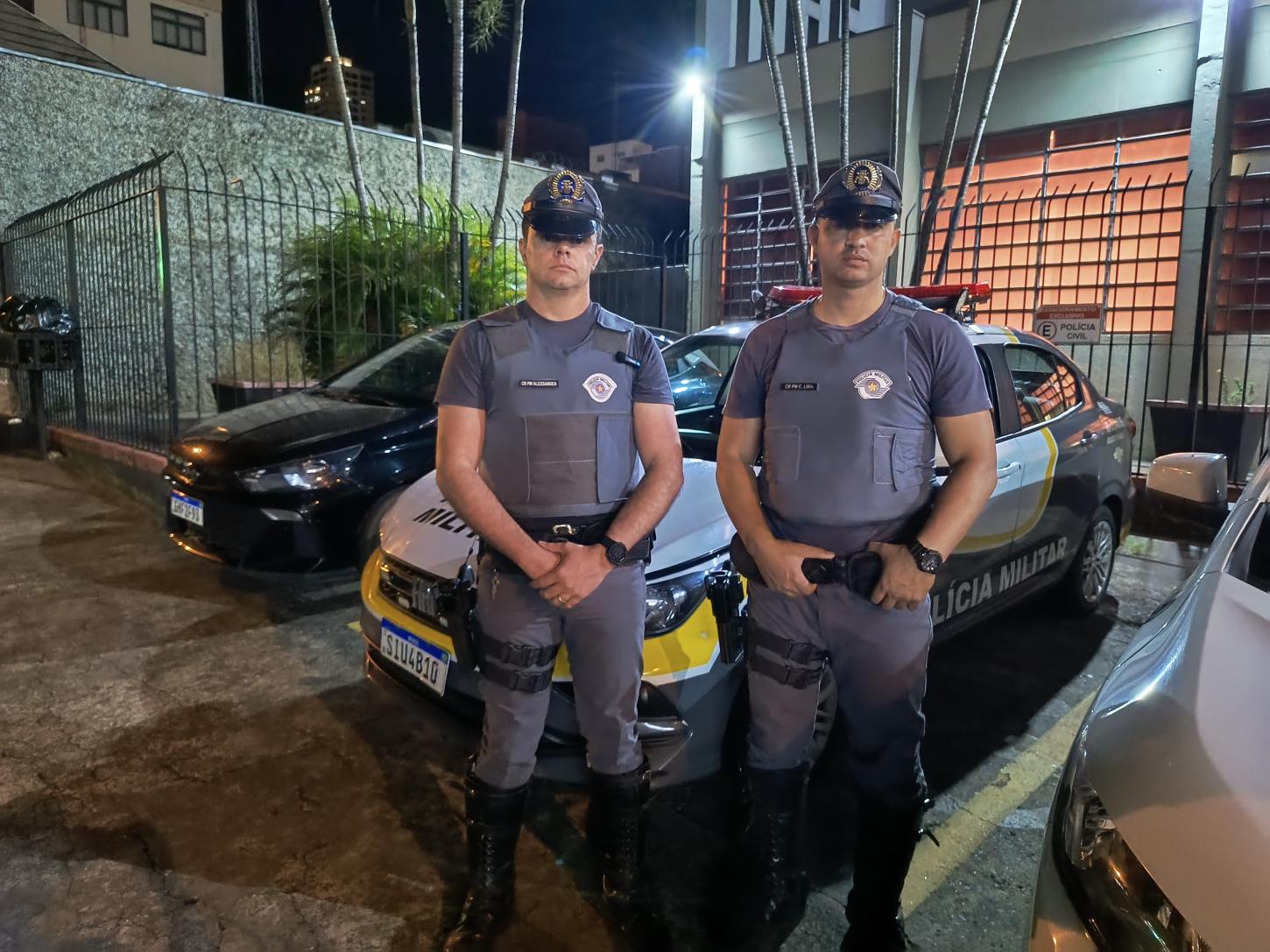 Policiais rodoviários recuperam carro furtado na Cândido Portinari