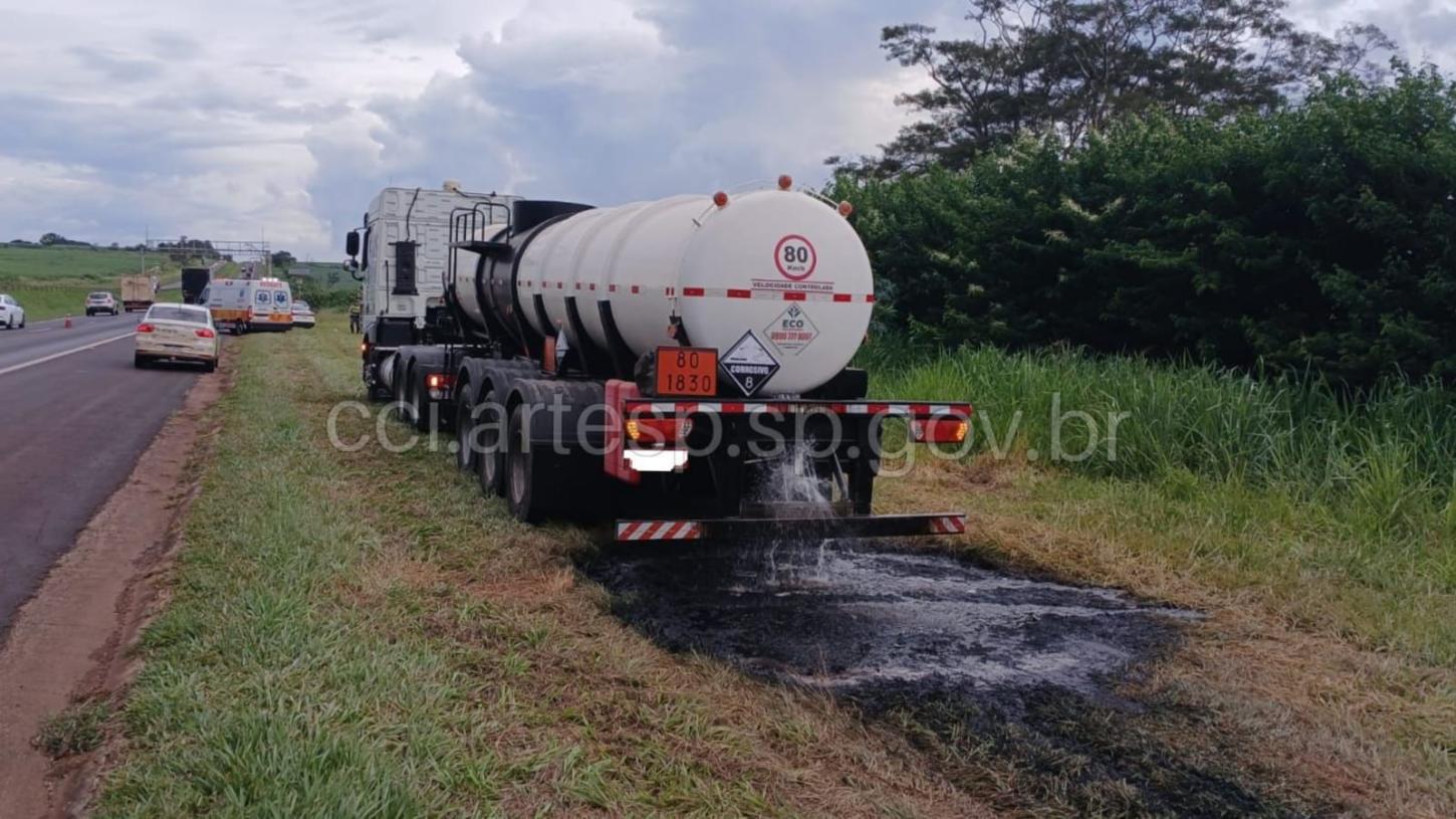 Tanque se rompe e 15 mil litros de ácido sulfúrico vazam em rodovia