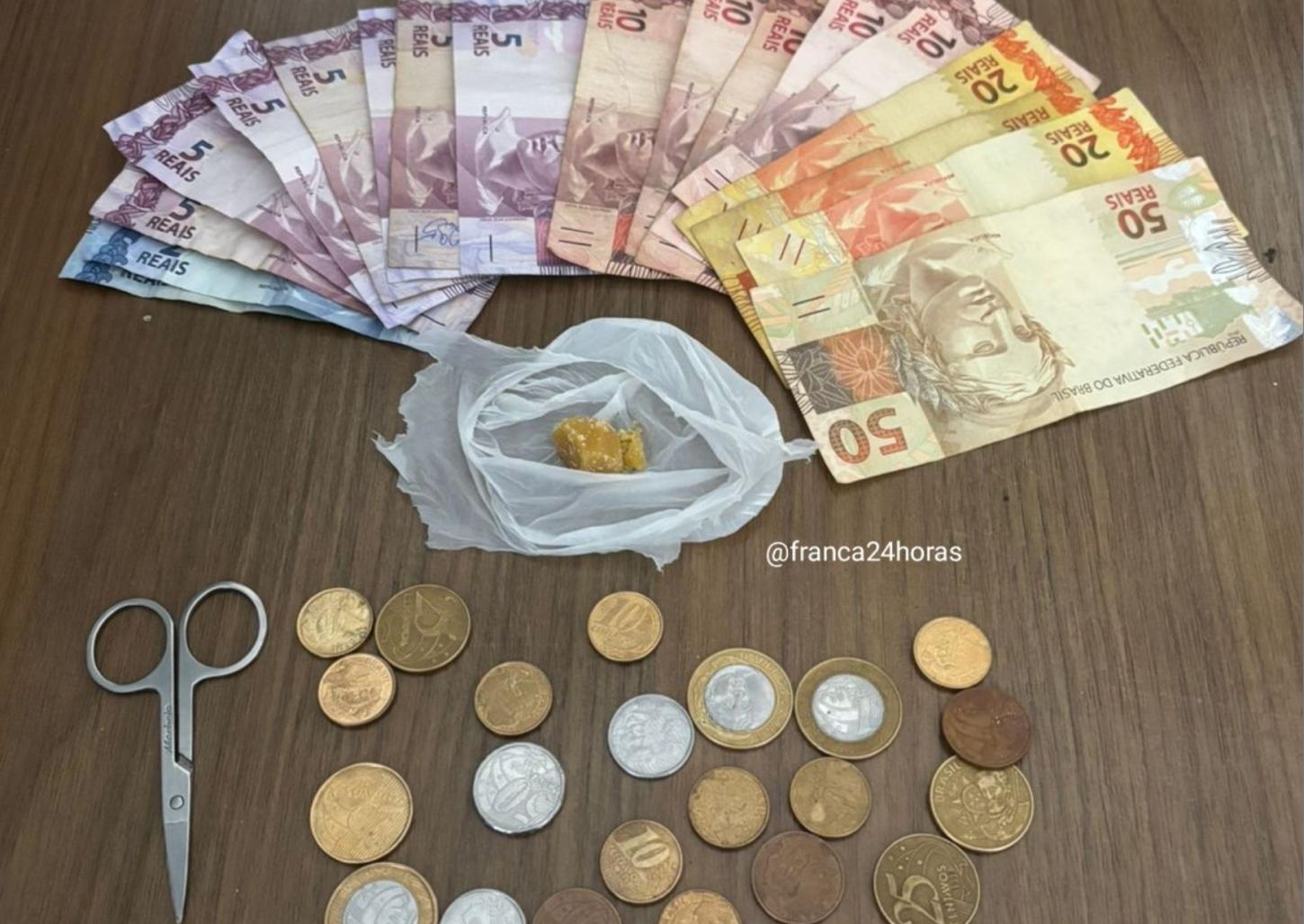 Traficante é presa pela Polícia Militar na praça Barão no Centro de Franca