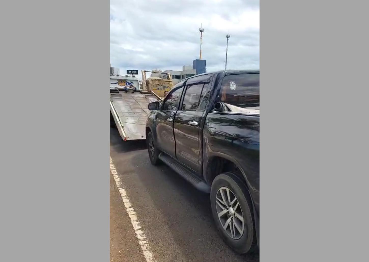 Bandidos furtam caminhonete e abandonam veículo na Alonso y Alonso