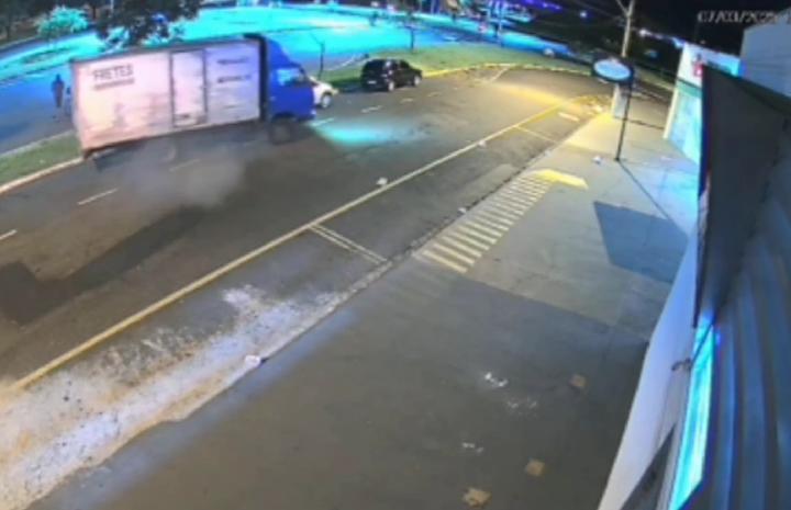 Caminhão furtado em Franca é recuperado pela PM em Buritizal