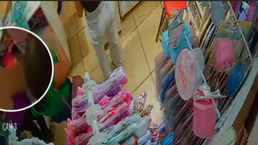Cliente furta celular de funcionária de loja no Centro e vai parar na delegacia