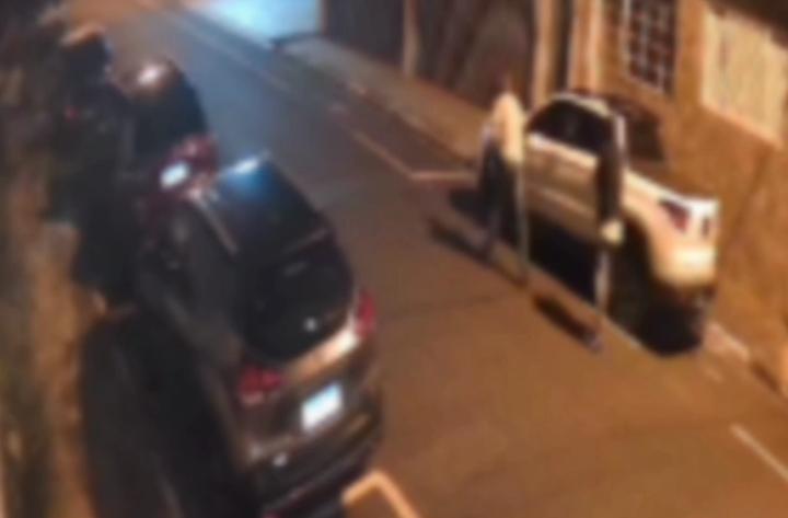 Bandidos quebram vidro de carro e furtam mochila no Centro