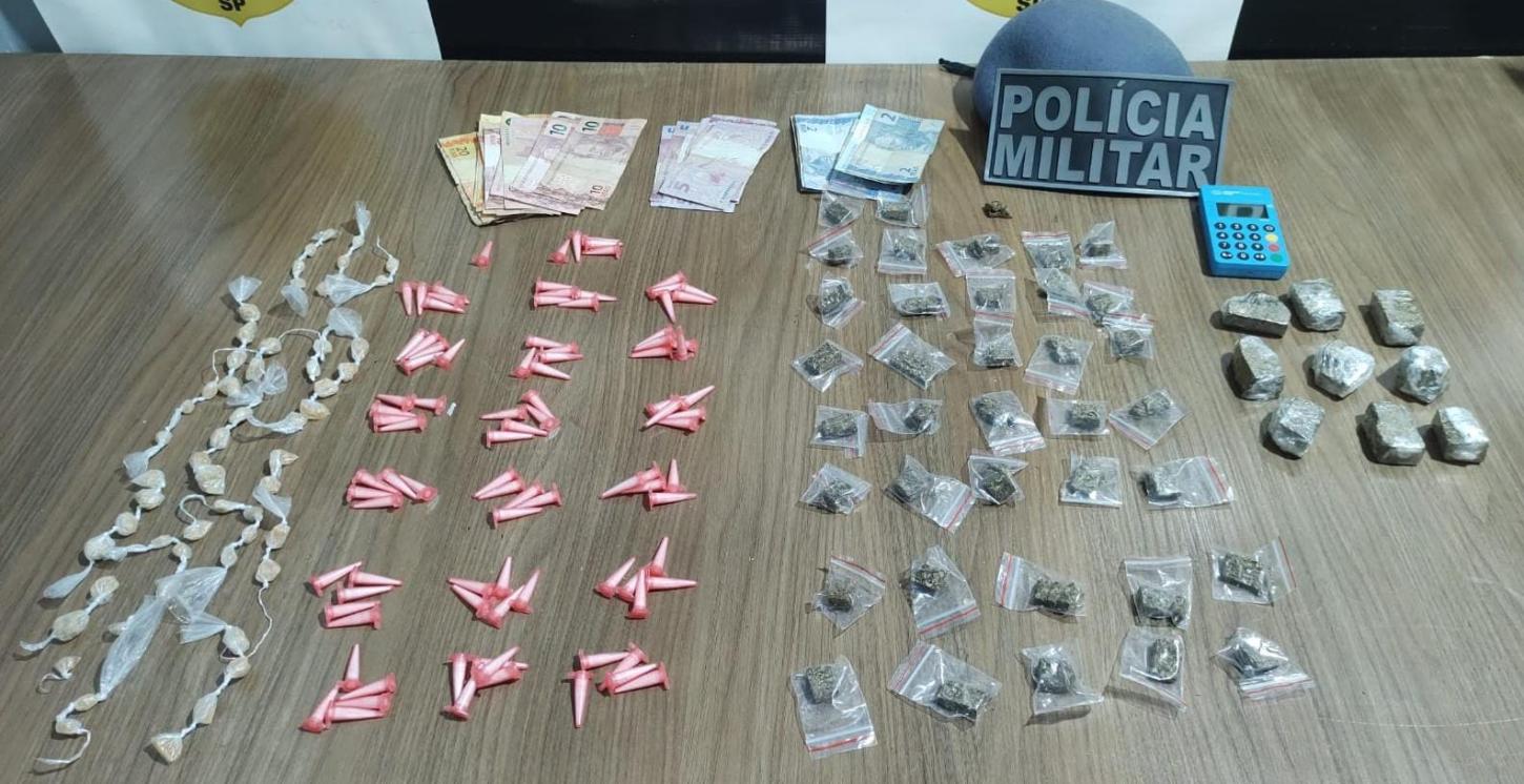 PM flagra dois homens com maconha e pinos de cocaína no Jardim Aeroporto