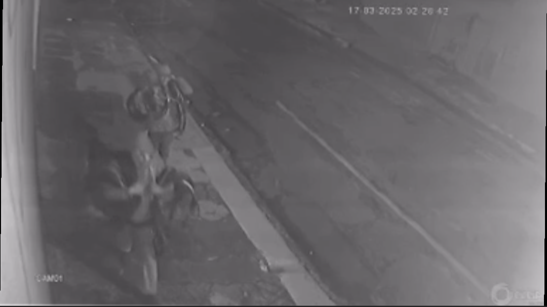 Quadrilha invade barracão no Redentor e furta fiação elétrica