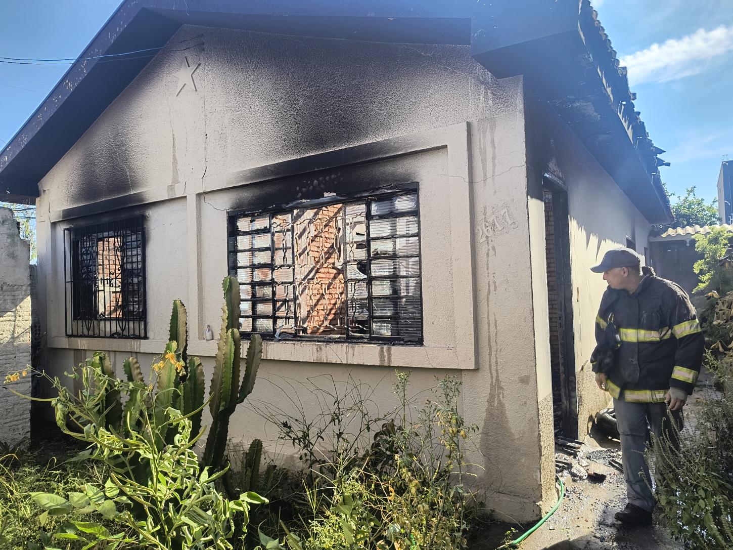 Animais morrem durante incêndio na Vila Industrial; causa será apurada