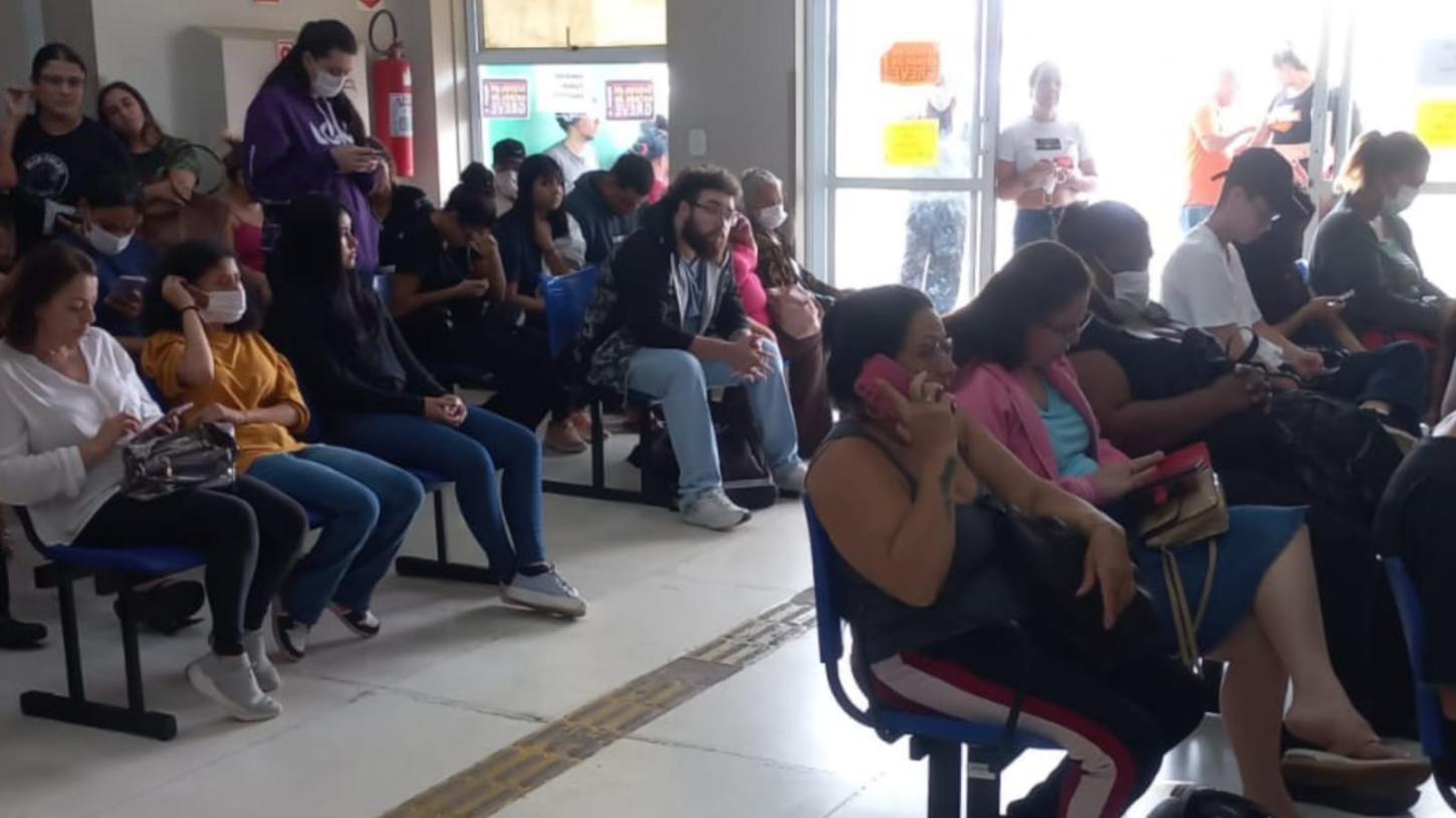Semana começa com superlotação e demora no atendimento na UPA