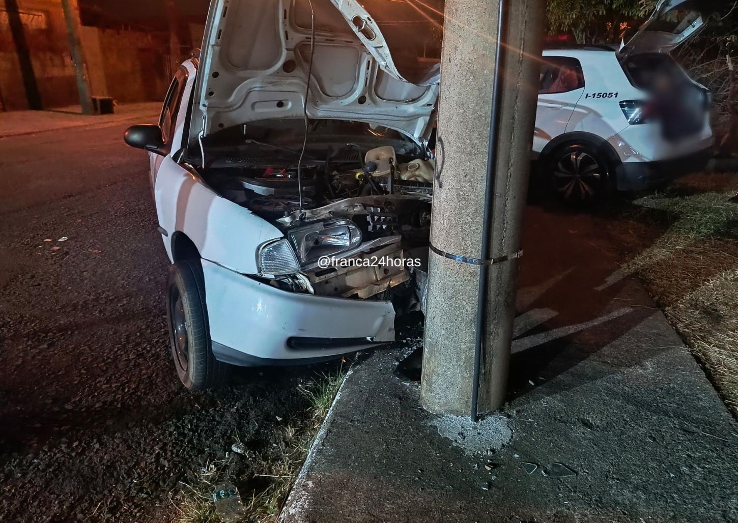 Mãe e filho ficam feridos em acidente de trânsito no City Petrópolis