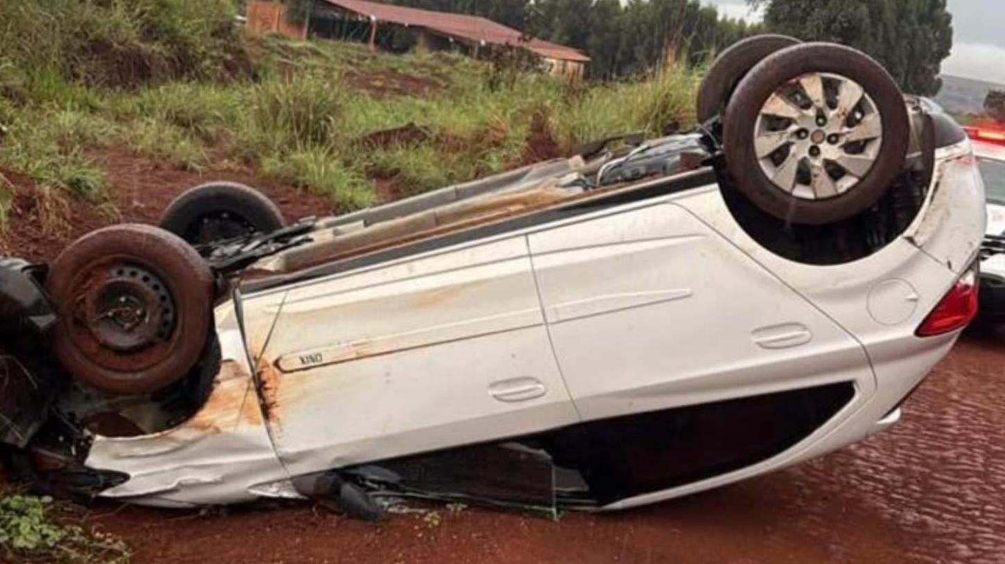 Dupla é presa pela PM após roubar veículo e manter proprietário refém