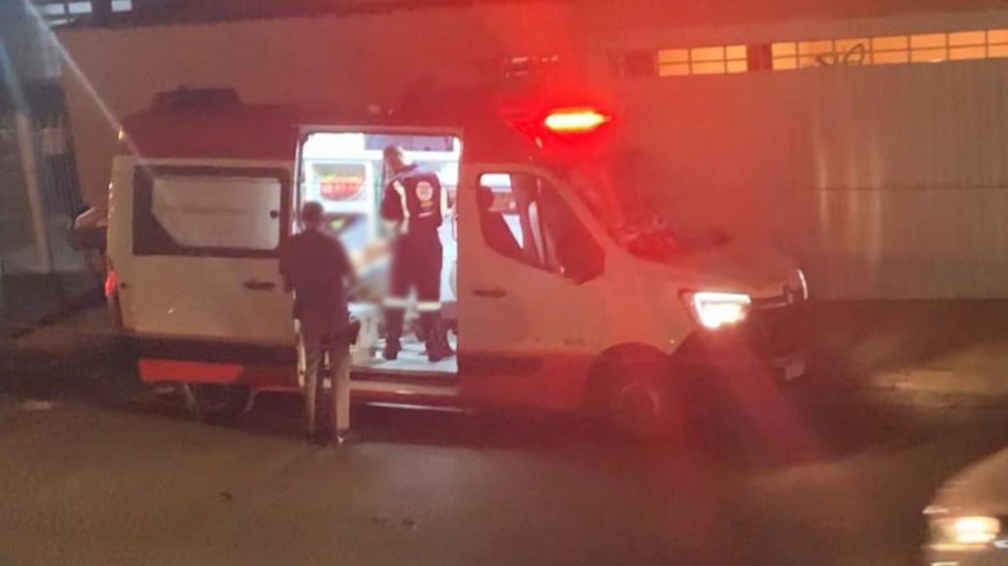 Eletricista é esfaqueado pelo ex da namorada; polícia investiga o caso