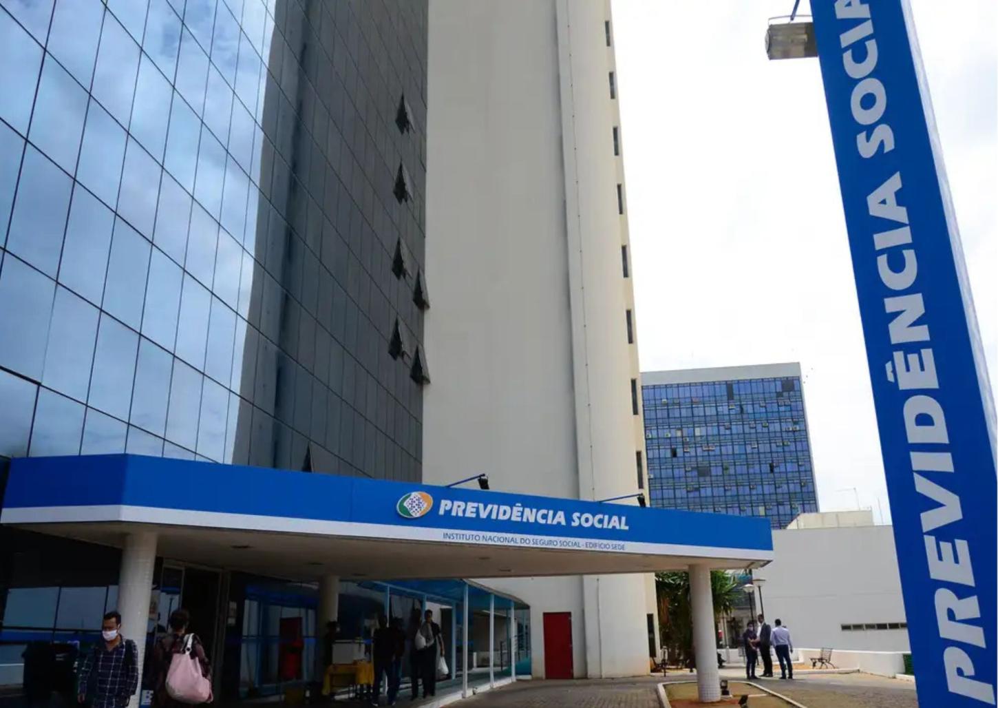 Governo antecipa 13º de aposentados do INSS para abril e maio