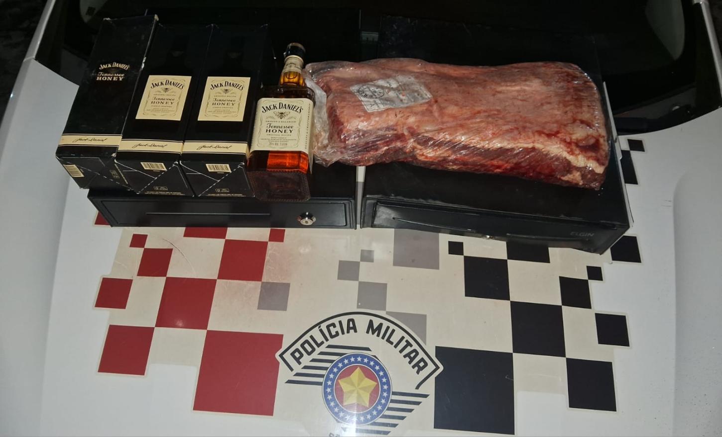 Ladrão furta carne, whisky, tenta fugir pelo telhado, mas é preso