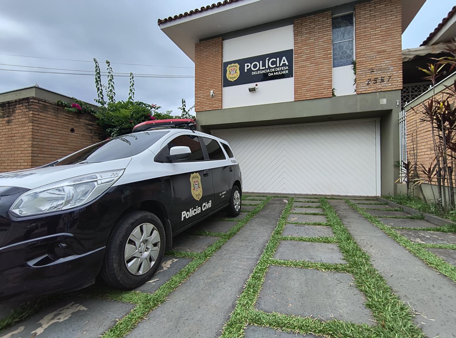 Homem exige vídeo de babá para não expor fotos íntimas e é denunciado