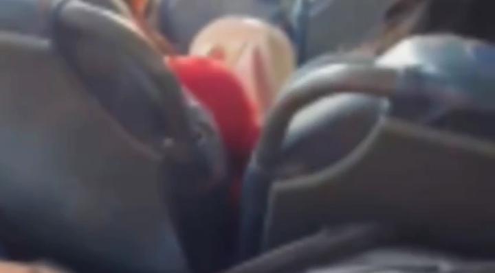 Passageira registra banco quebrado em ônibus da São José