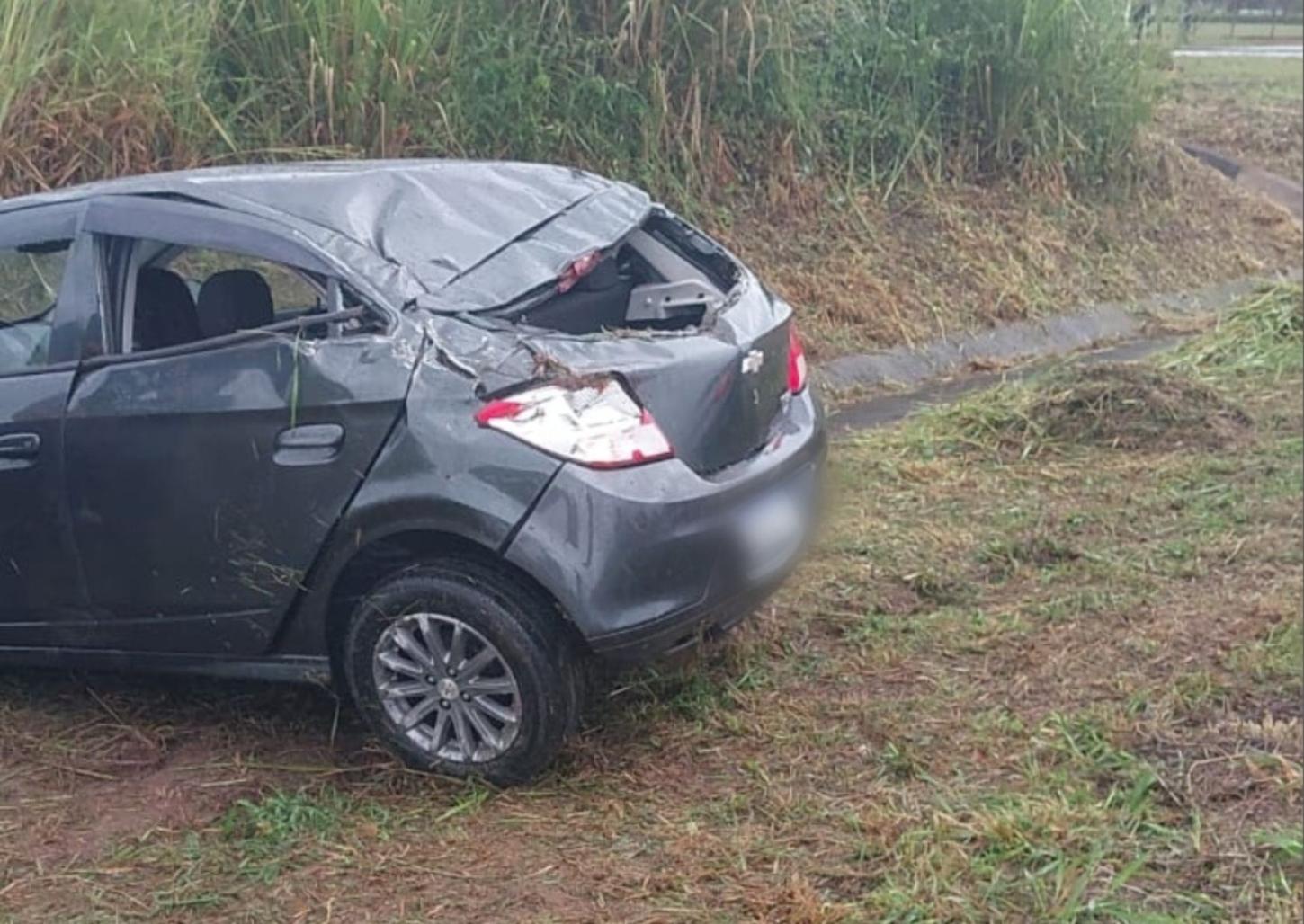 Capotamento na Cândido Portinari deixa professora ferida