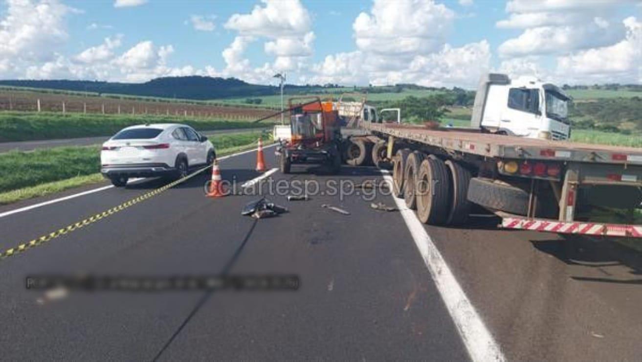 Trabalhador morre atropelado por carreta na Cândido Portinari