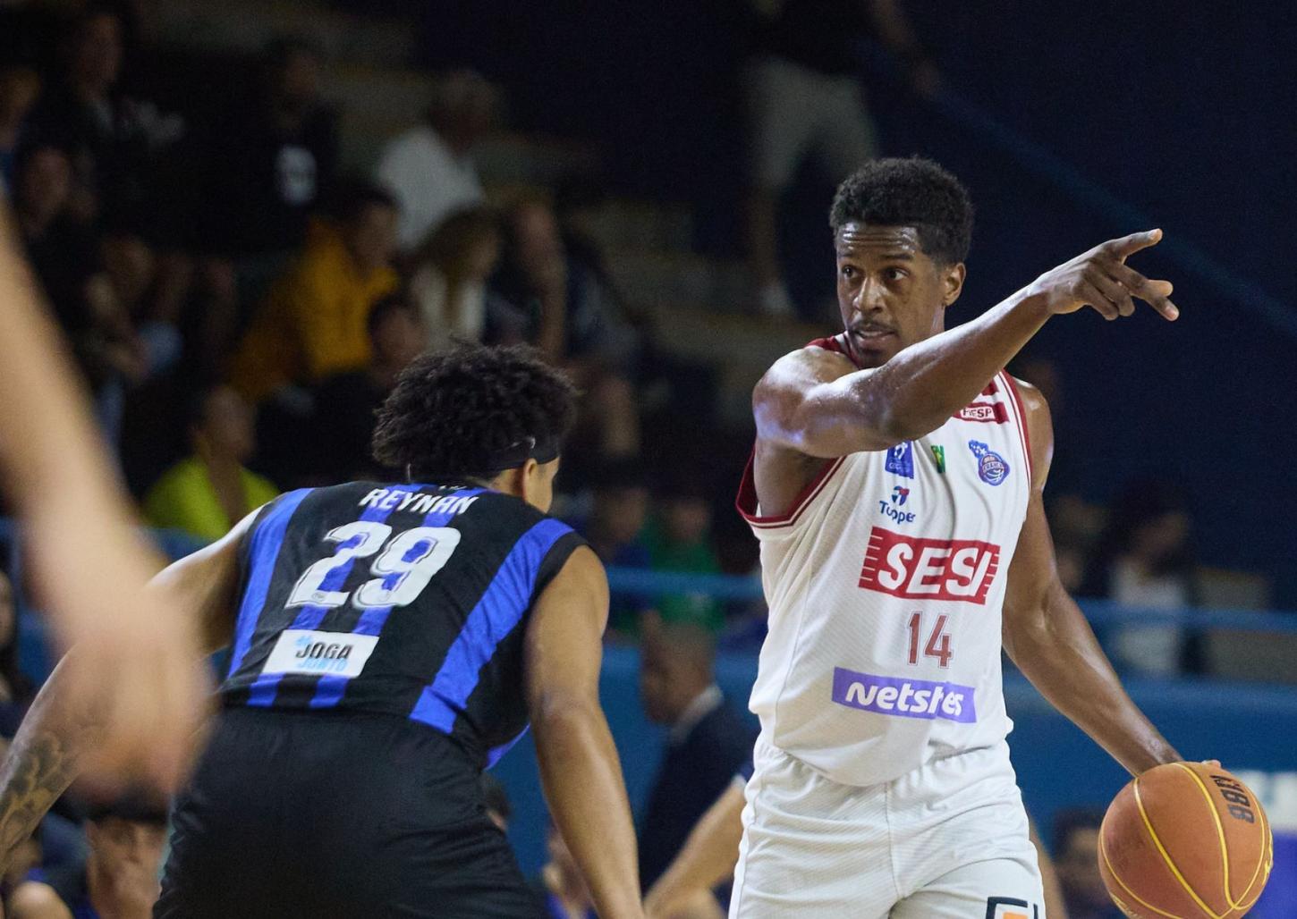 Com 30 pontos de Georginho, Franca vence Pinheiros e faz 1 a 0 no playoff