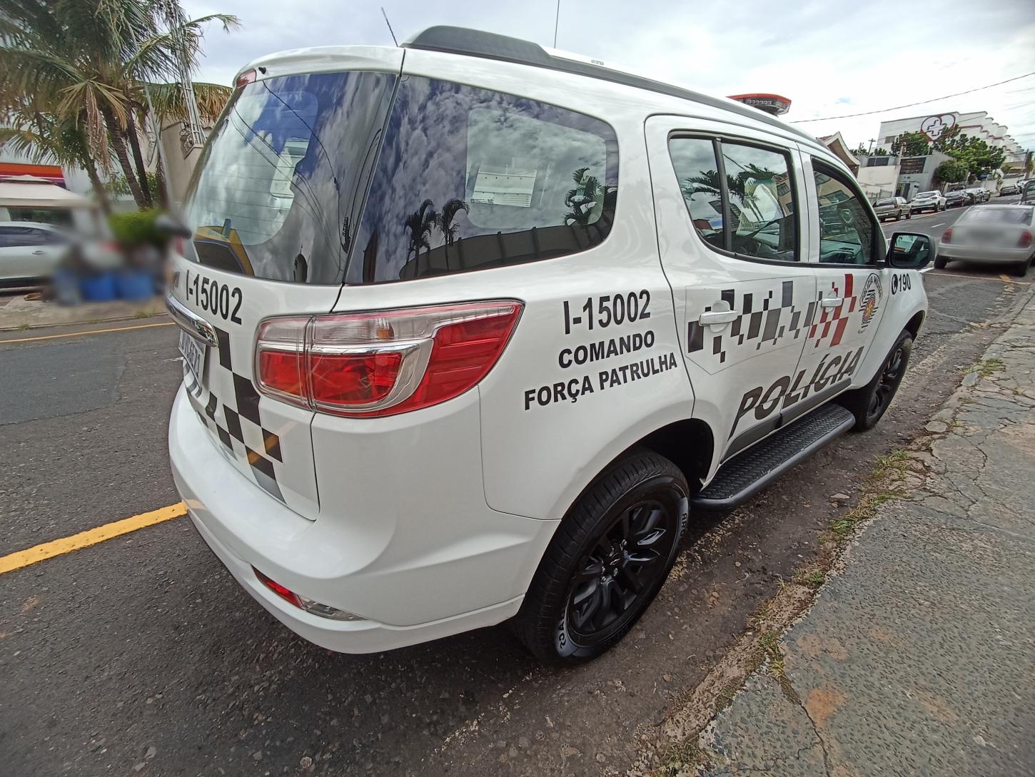 Homem tenta transferir veículo com CNH falsa e acaba preso pela PM