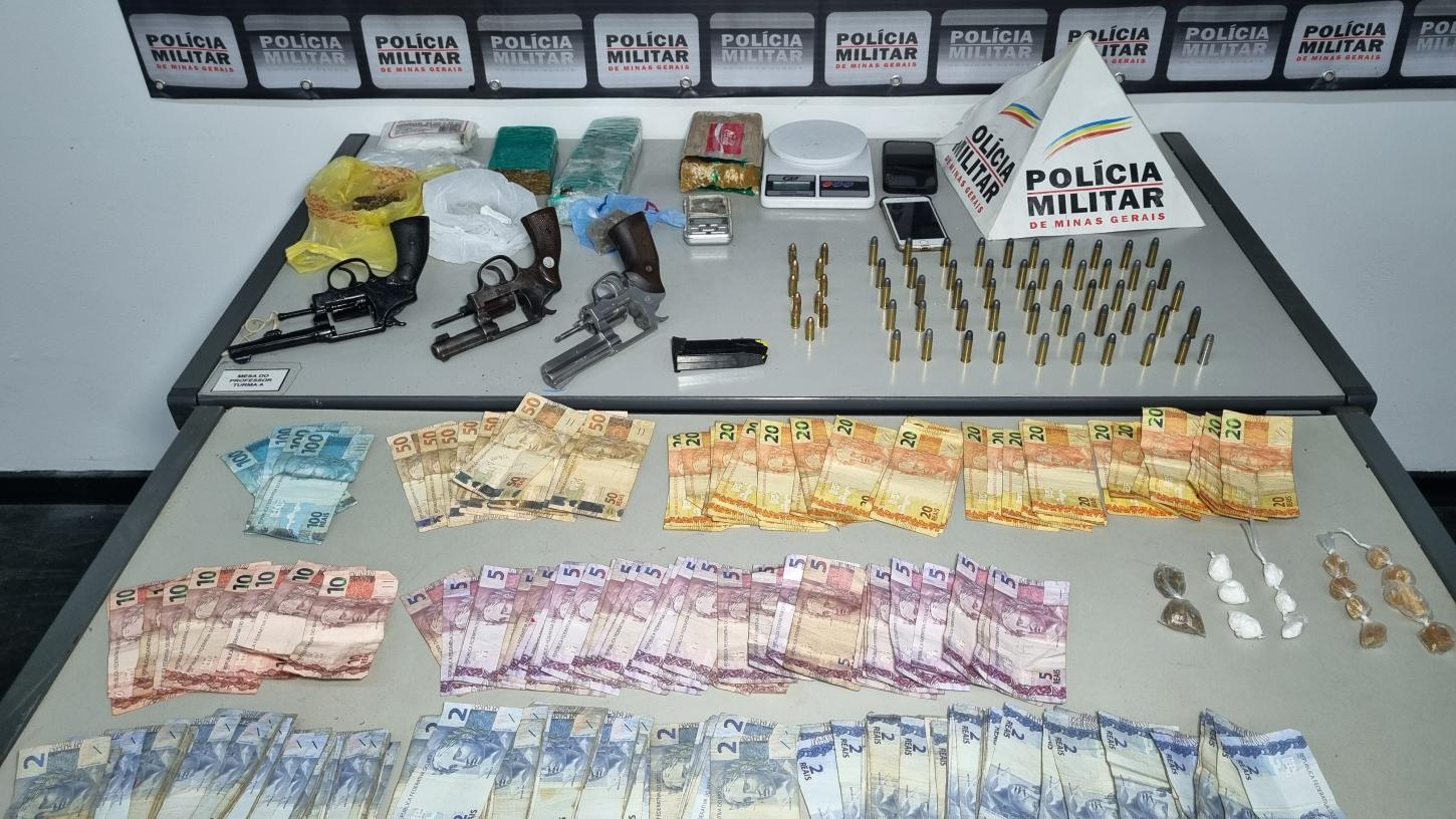 Traficante é preso pelo Tático Móvel com drogas e três armas de fogo