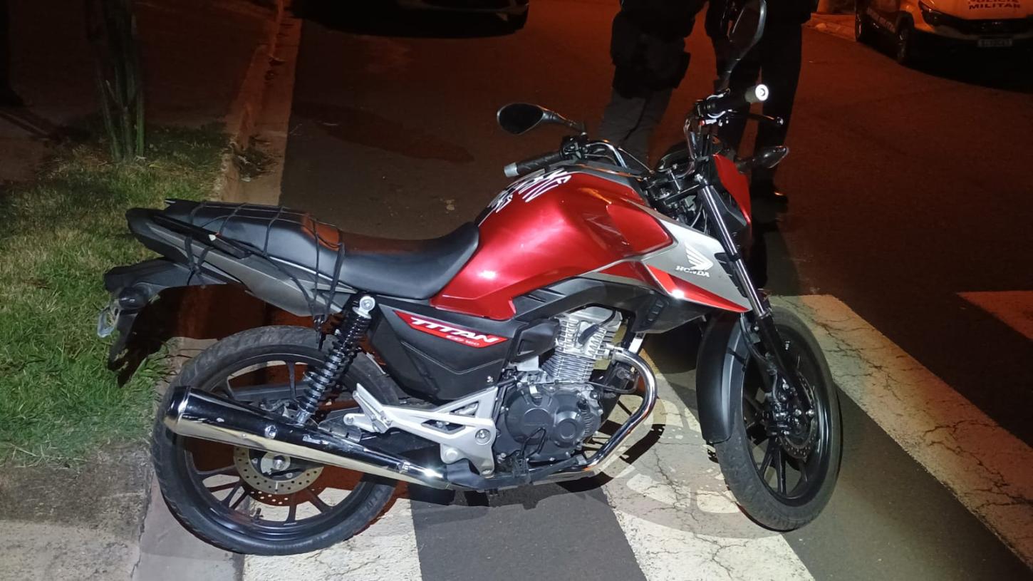 Homem é detido pela Polícia Rodoviária após retirar placa de moto para empinar