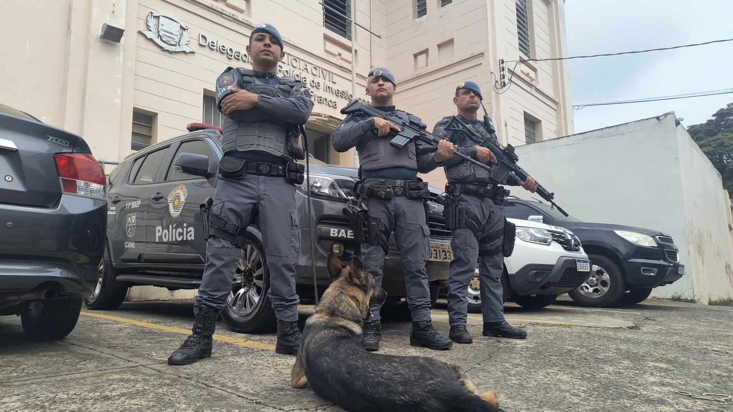 Policiais e cadela do BAEP prendem traficante no Leporace