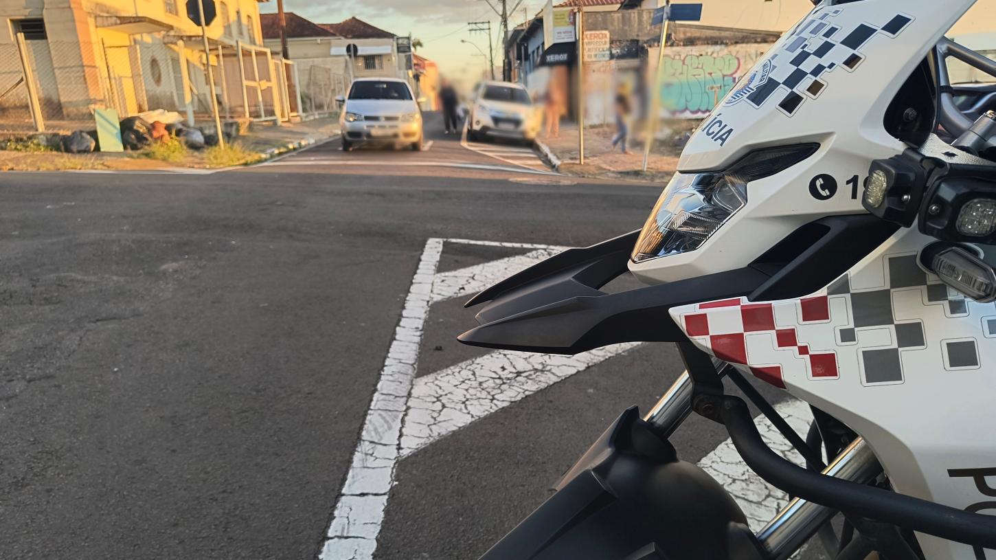 De novo: motociclista fica ferido em cruzamento no Centro
