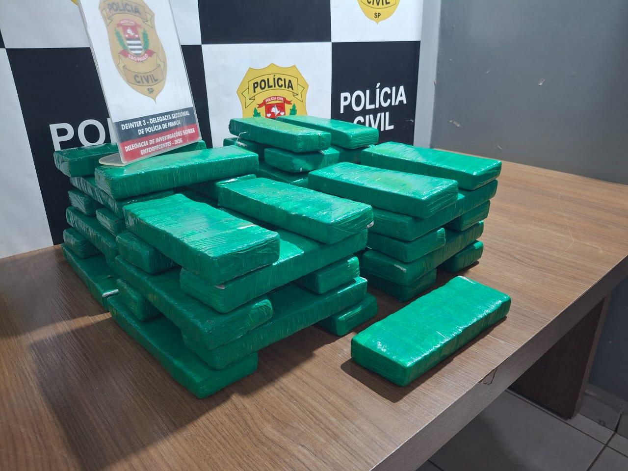 Dise prende traficante com 45 tijolos de maconha no Leporace