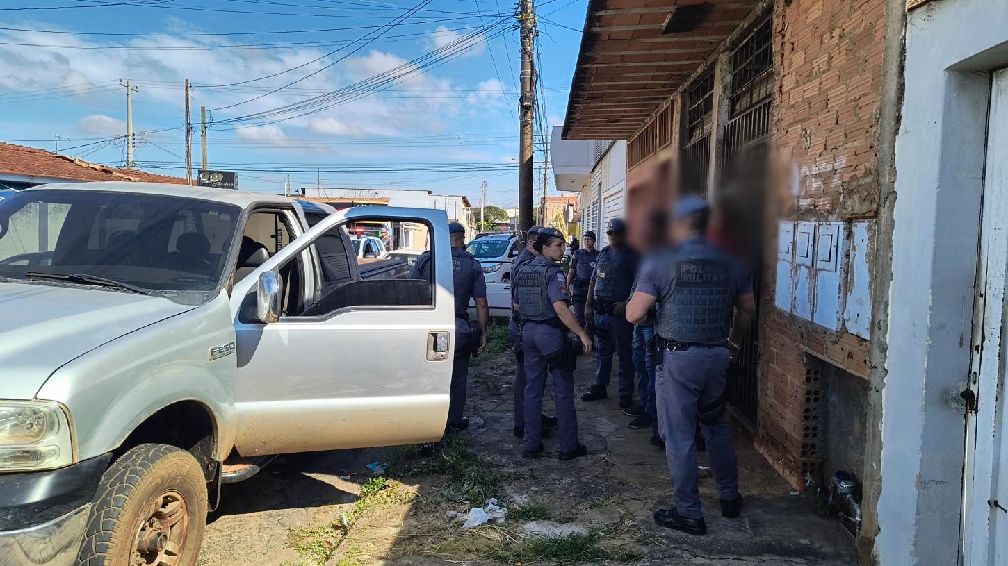 Caminhonete possivelmente furtada é localizada pela Polícia Militar