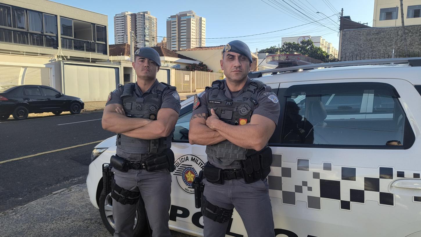 PM flagra adolescente com drogas em frente a escola no Jardim Brasilândia