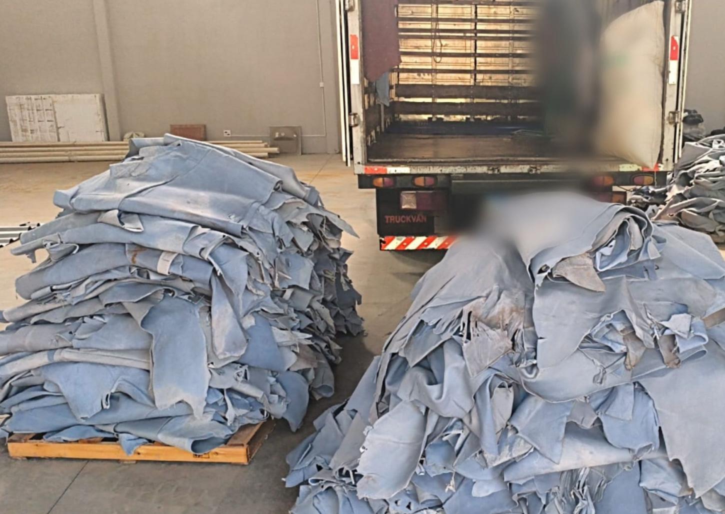 Carga de couro e veículo furtados são recuperados pela Polícia Civil