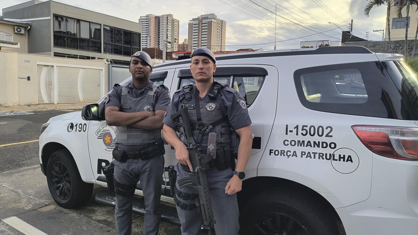 Mulher é presa pela Polícia Militar com revólver na cintura na zona sul