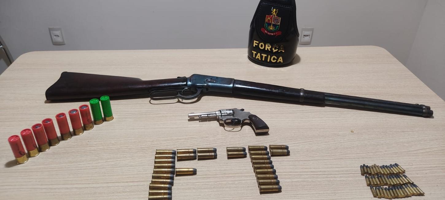 Homem é preso pela Força Tática com revólver e espingarda na Vila Hípica