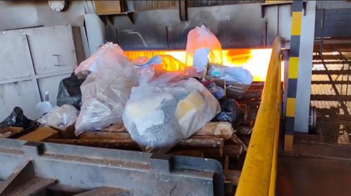 Polícia incinera meia tonelada de drogas apreendidas em Franca e região