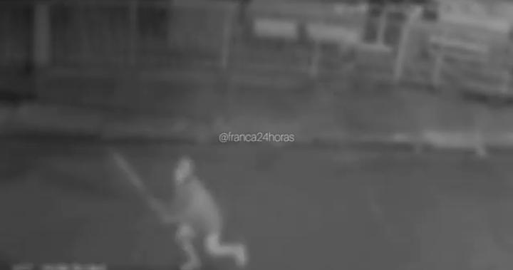 Acusado de matar homem a pauladas em Ipuã se entrega à polícia