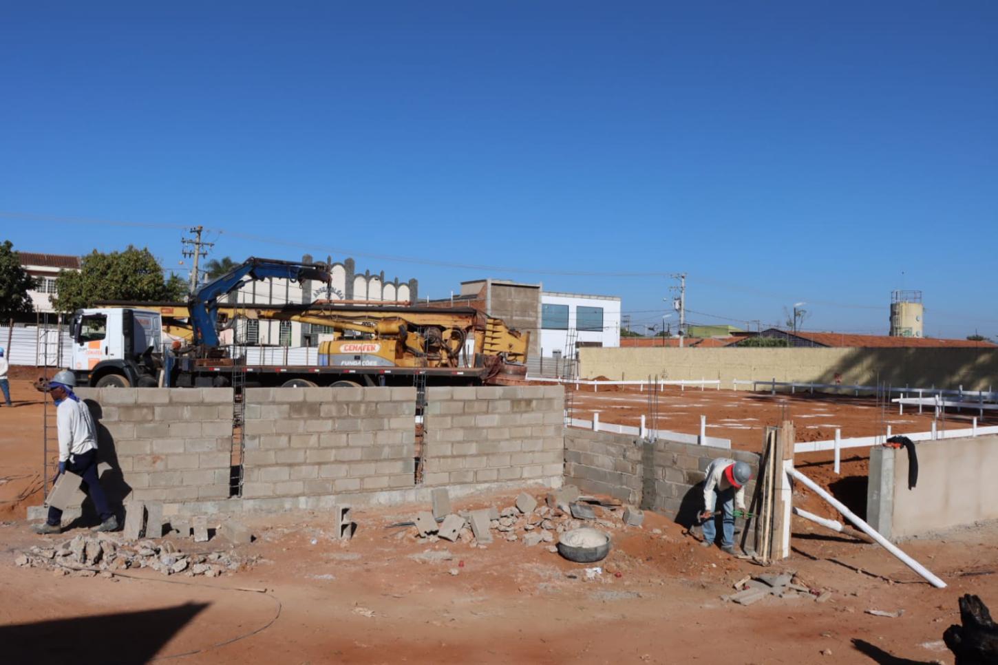 Construção da unidade básica de saúde da vila Santa Terezinha é iniciada