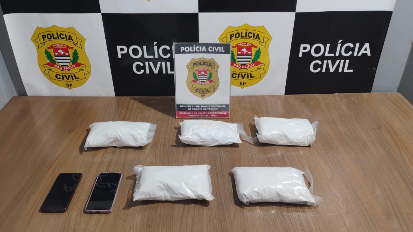 Mulher é presa com cocaína avaliada em quase R$ 300 mil