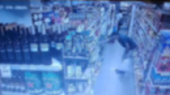 Homem é preso pela PM após furtar doces e café em supermercado