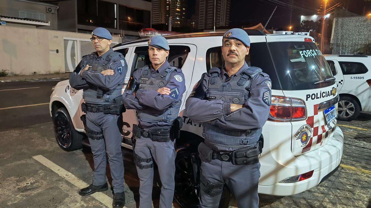 Policiais da Força Tática prendem traficante no Jardim Centenário